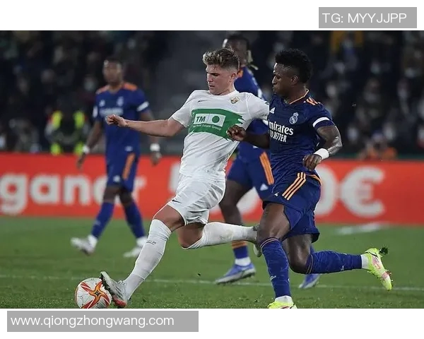 埃尔切主场迎战加的斯双方争夺关键三分的激烈对决