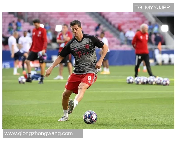 莱万在欧冠赛场火力全开10场12球争金靴形势大好