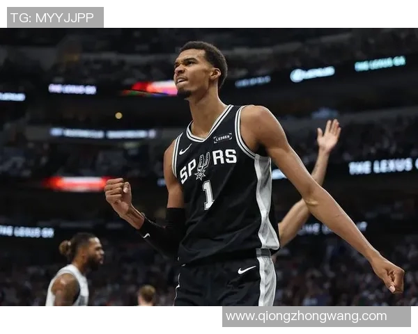 文班亚马首场比赛表现惊艳五次盖帽和隔扣字母哥引发热烈讨论